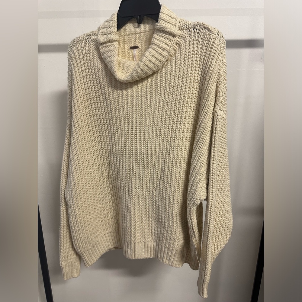 FREE PEOPLE SWEATER EXTRA SMALL OVERSIZED